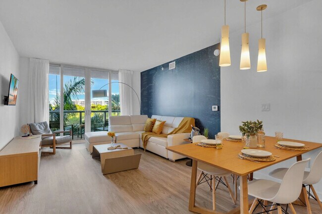 Building Photo - 2602 E Hallandale Beach Blvd