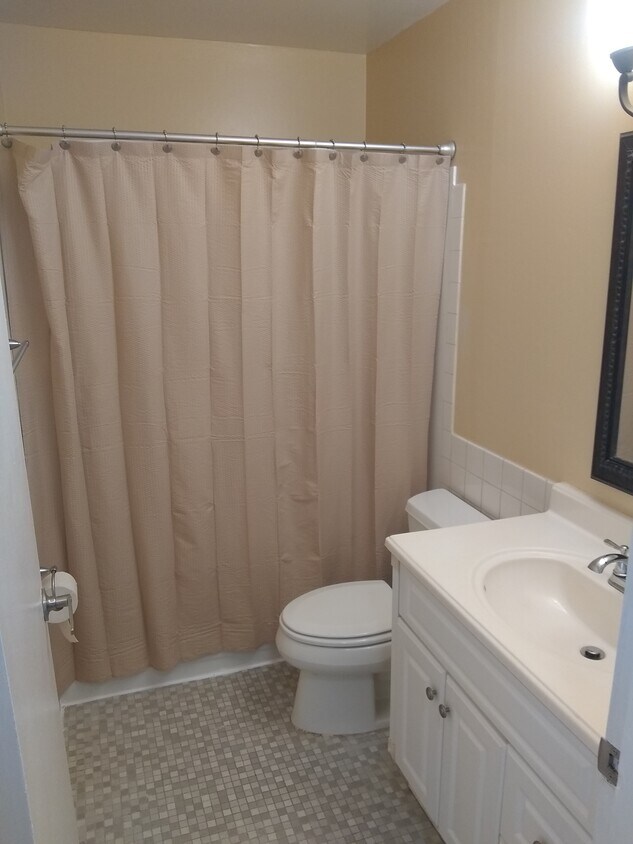 Bathroom - 324 College Park Dr