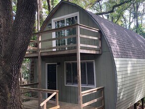 Building Photo - 2464 Dundee Dr
