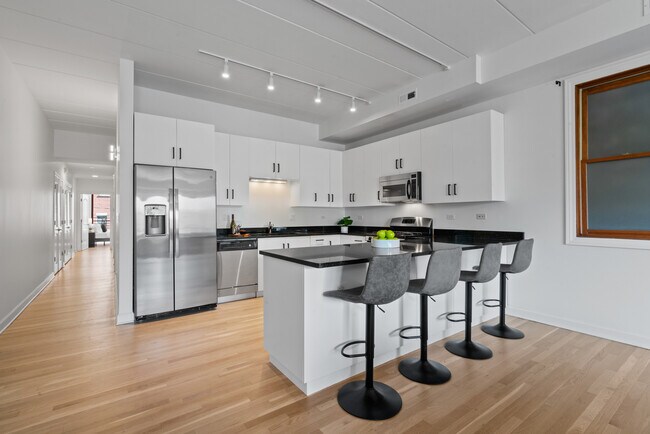 Foto del edificio - 1332 W Madison St