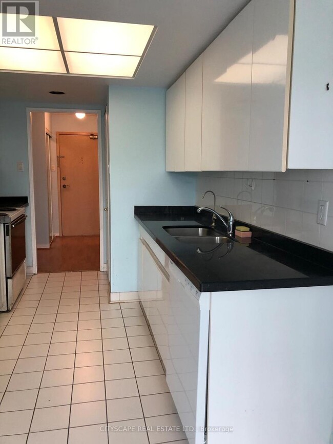 Building Photo - 7825 Bayview Ave