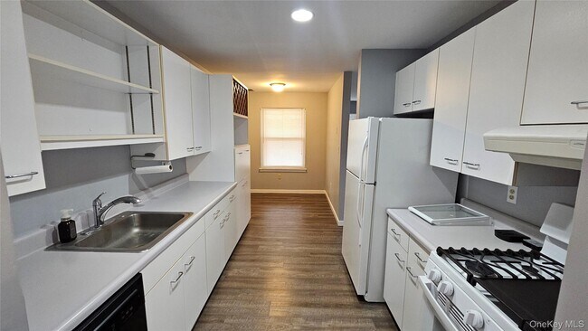 Foto del edificio - 806 Lenox Rd