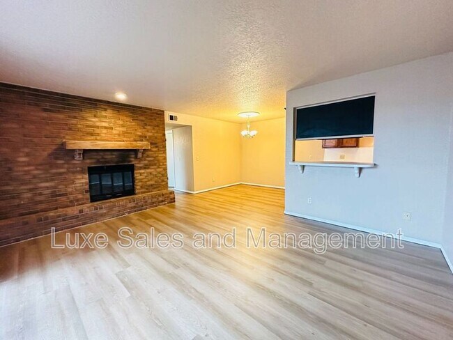 Foto del edificio - 3200 W Britton Rd