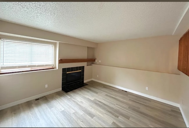 Building Photo - 10050 Shoshone Way