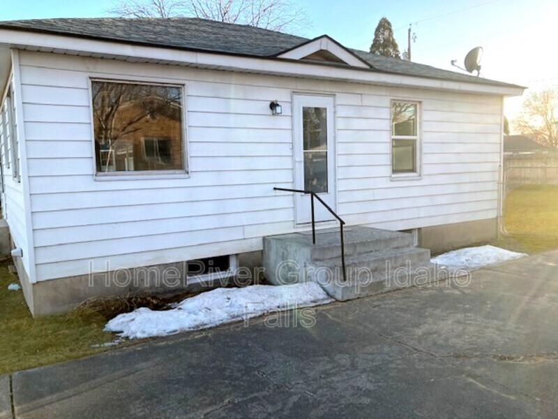 Primary Photo - 329 N Spruce St
