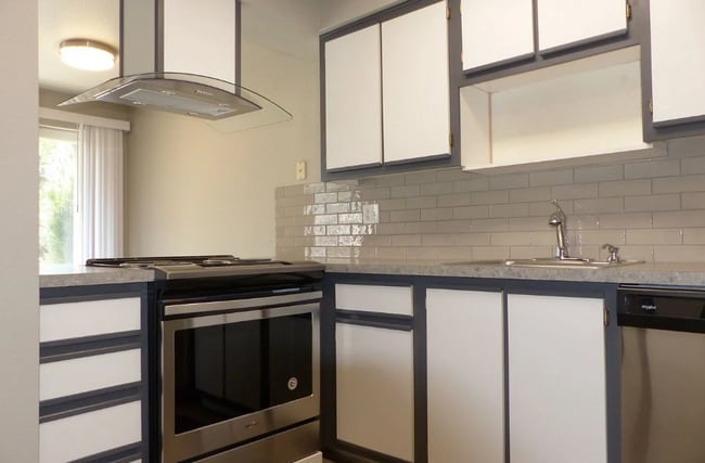 Building Photo - 2743 NE Mesa Ct