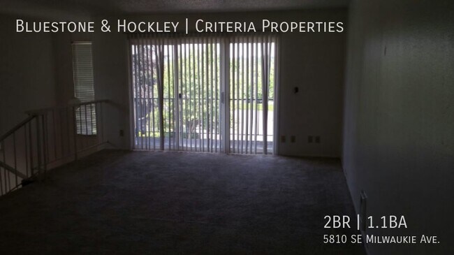 Foto del edificio - Two Bedroom Townhome With Storage