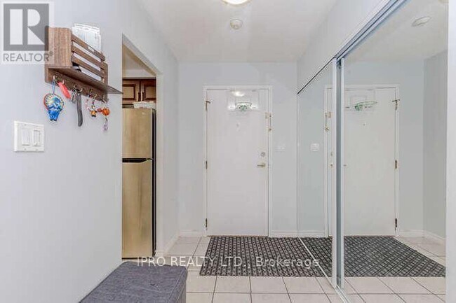 Photo du bâtiment - 135-1135 Hillcrest Ave