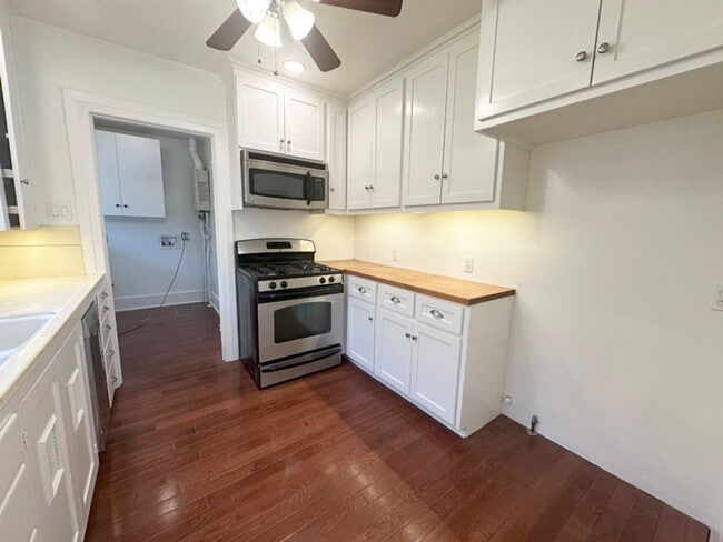 Building Photo - 2BD/1BA DT Fullerton Vintage 1922 House w/...