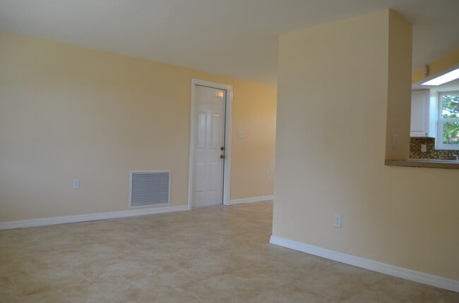 Foto del edificio - REDUCED PRICE! Beautiful house!