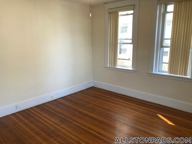 Building Photo - 15 Barrows St