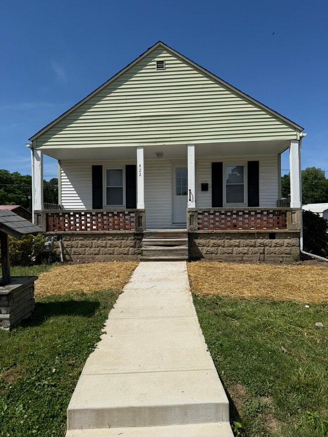 Building Photo - 422 Wellington Ave