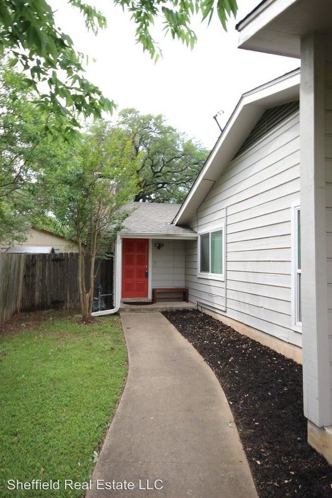 Building Photo - 11902 Broad Oaks Dr