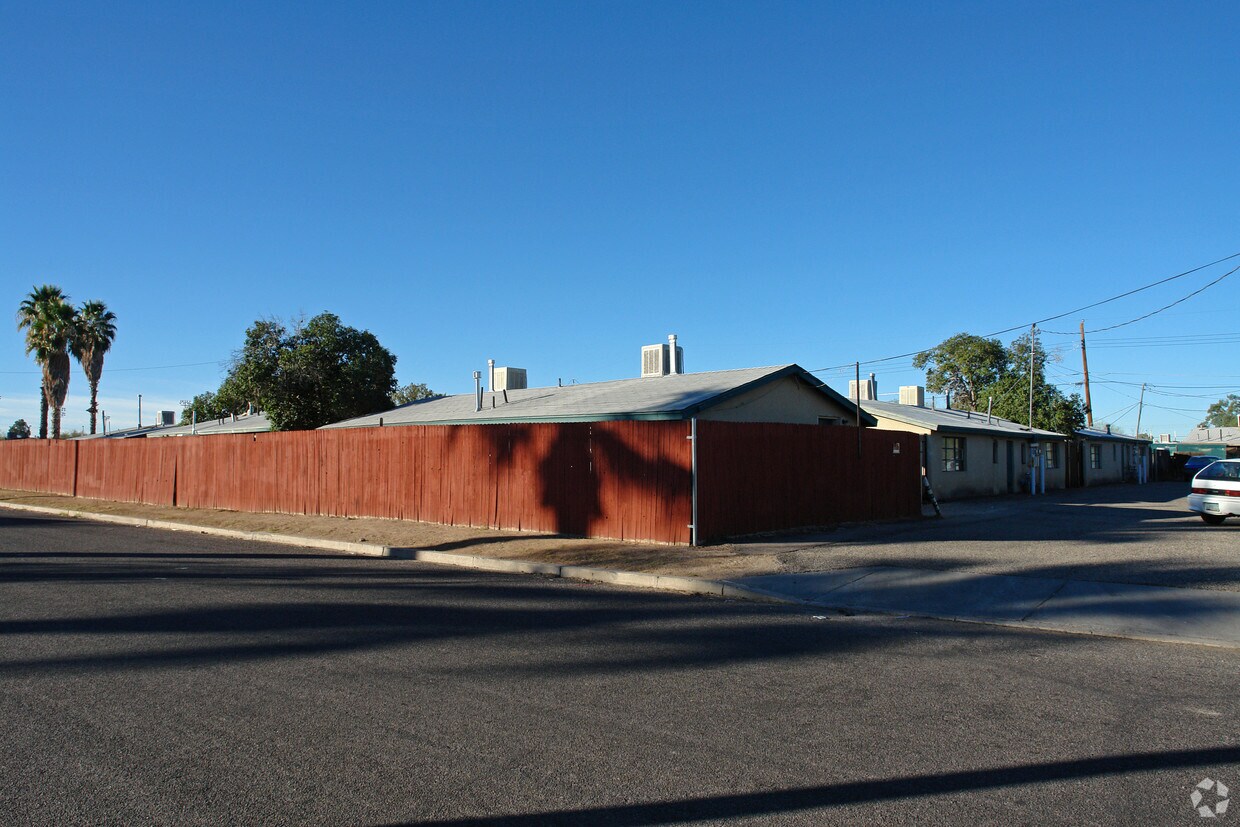 Building Photo - 5349 E Ferry Dr