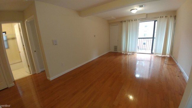 Building Photo - 1 br, 1 bath Apartment - 11023 72nd Rd 1B