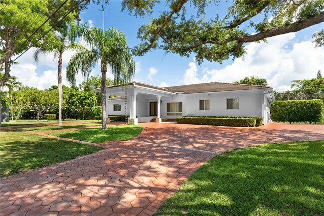 Foto del edificio - 8145 SW 132nd St