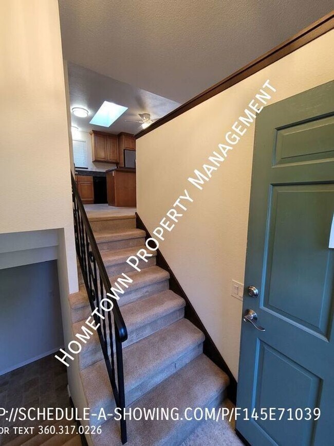 Building Photo - 4 Bedroom in University Place - Available ...