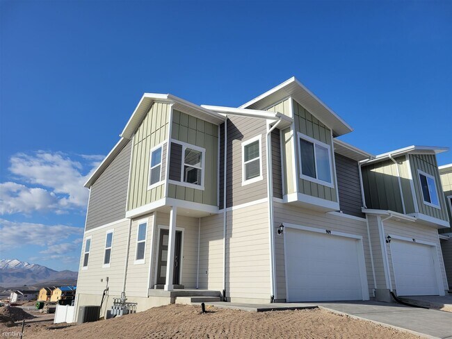 Building Photo - 3 br, 2.5 bath Townhome - 909 Lucky Clover...