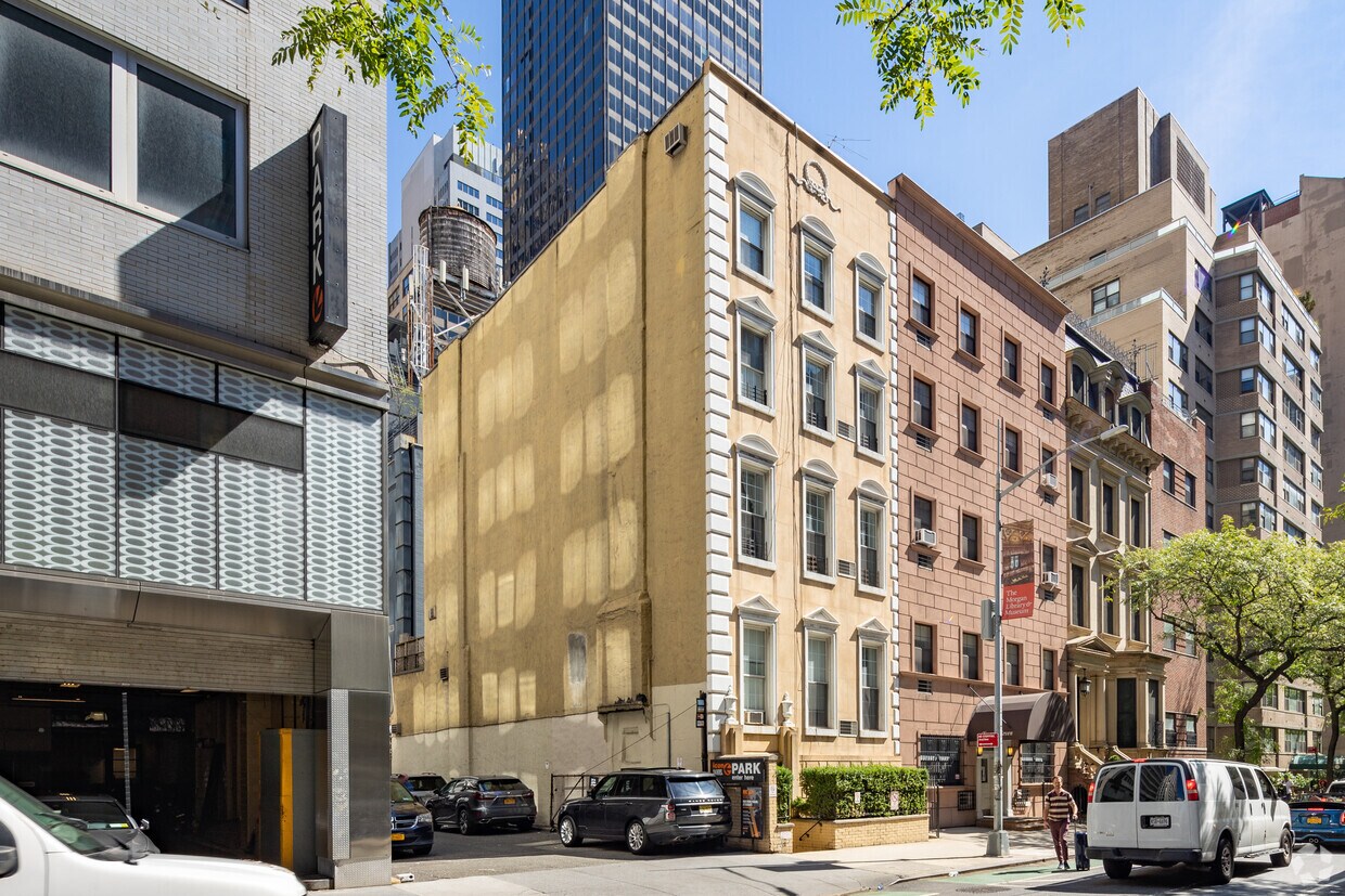 Building Photo - 25 E 38th St