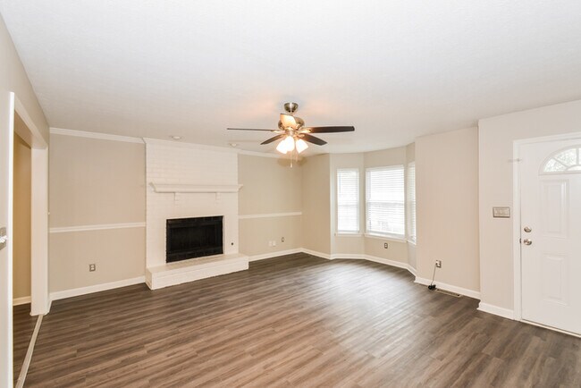 Foto del edificio - 109 Lone Oak Dr