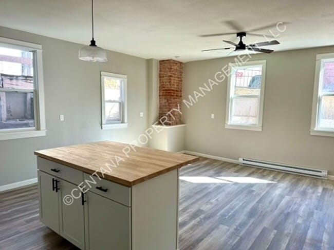 Building Photo - 701 W Galena St