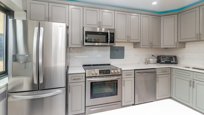 Building Photo - 5060 N Marine Dr