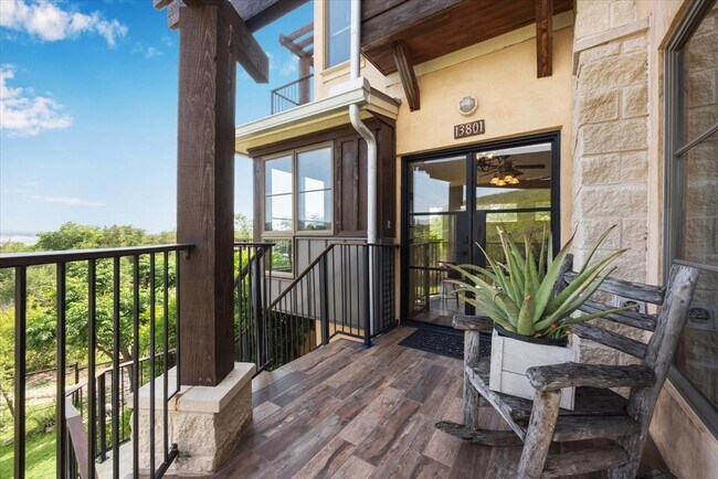 Foto del edificio - 13801 Lakeview Dr