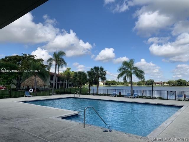 Foto del edificio - 210 Lake Pointe Dr