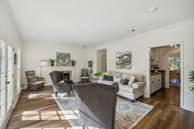 Foto del edificio - 4100 Lealand Ln