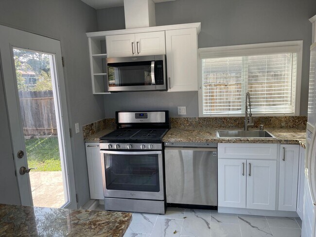 Building Photo - DA-403