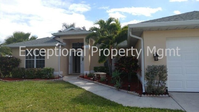 Foto del edificio - 3 Bed 2 Bath SW CAPE Home! Lawn Service In...