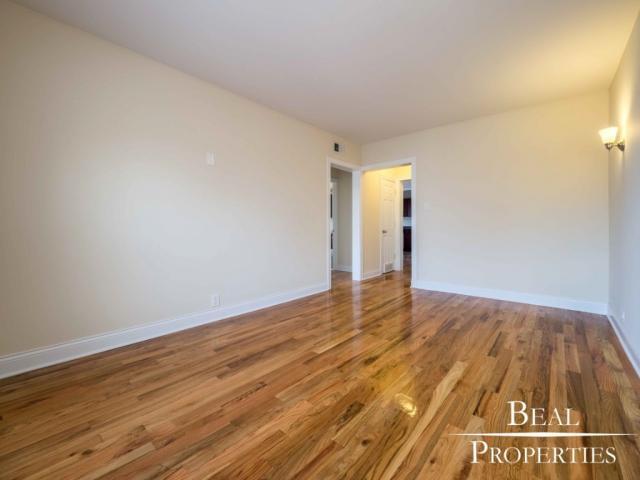 Building Photo - 1 bedroom in CHICAGO IL 60657