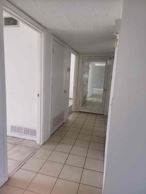 Foto del edificio - 305 Sierra Vista Dr