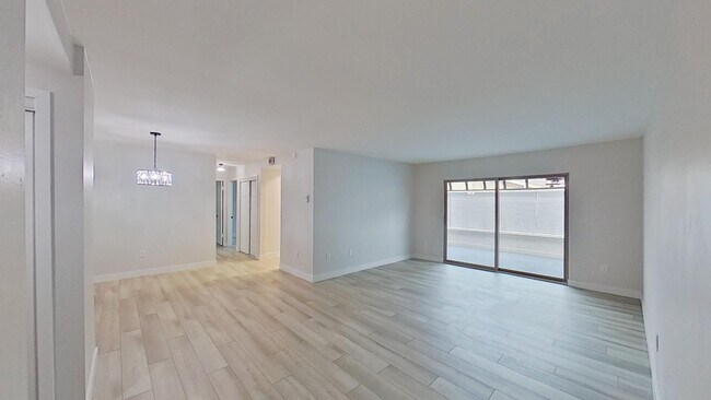 Foto del edificio - Spacious 2 Bed 2 Bath Condo in Huntington ...