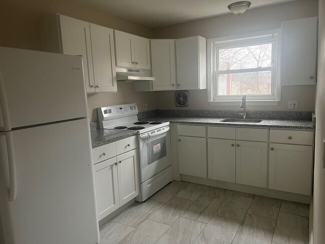 Eat in Kitchen - Warner Village Rental Community