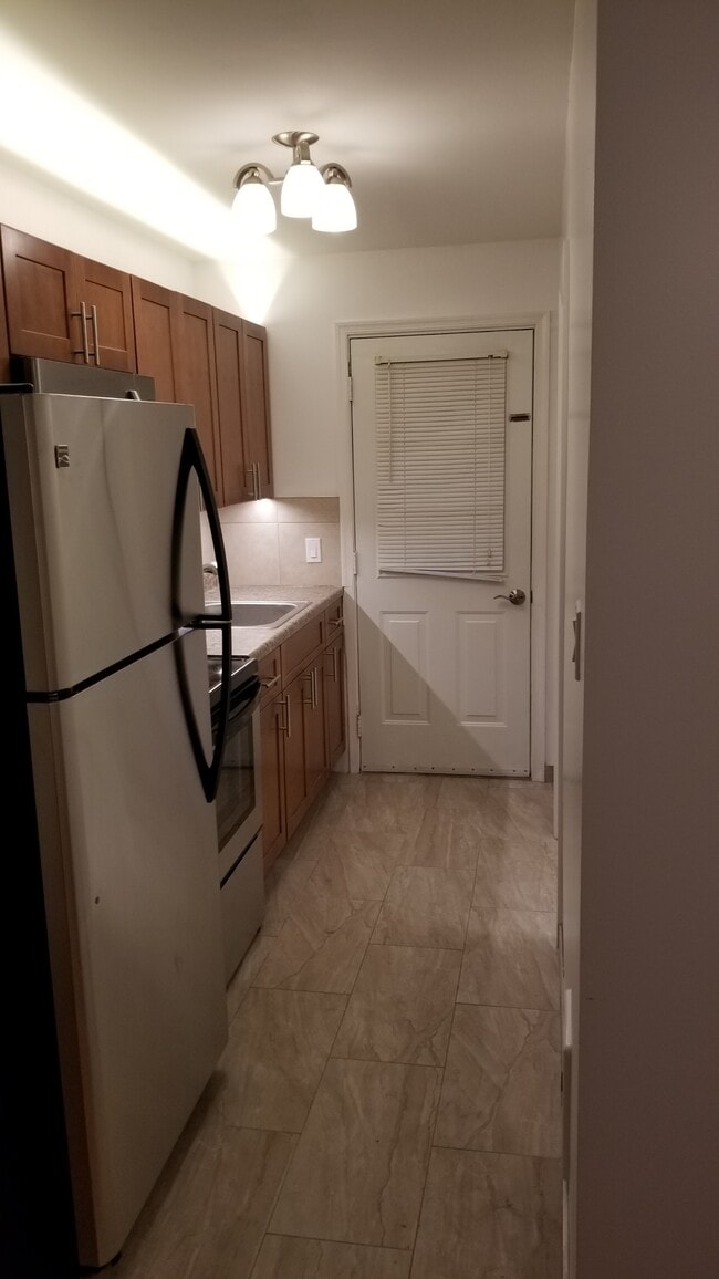 Building Photo - 164 Mill St