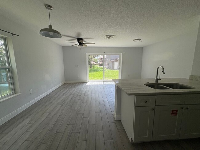 Building Photo - 2-bedroom, 2.5-bathroom townhome by UCF