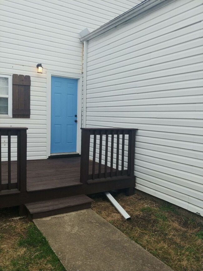 Foto del edificio - 4 bedroom, 2 bathroom home close to the Un...