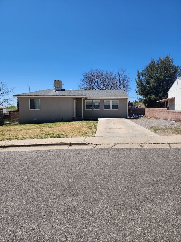 Primary Photo - 2817 N Mann Dr