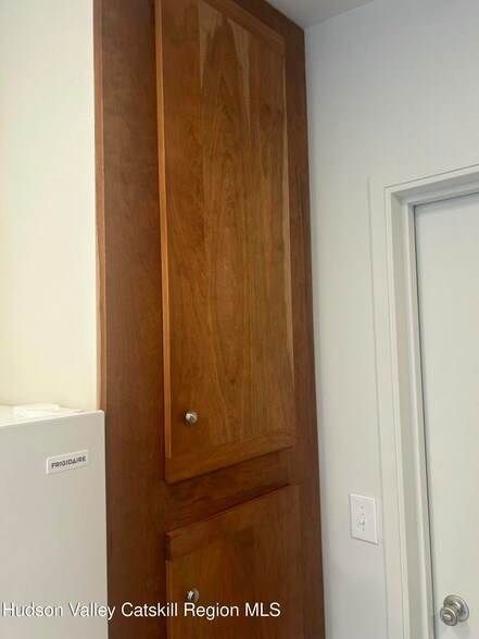 Foto del edificio - 72 Forest Glen Rd