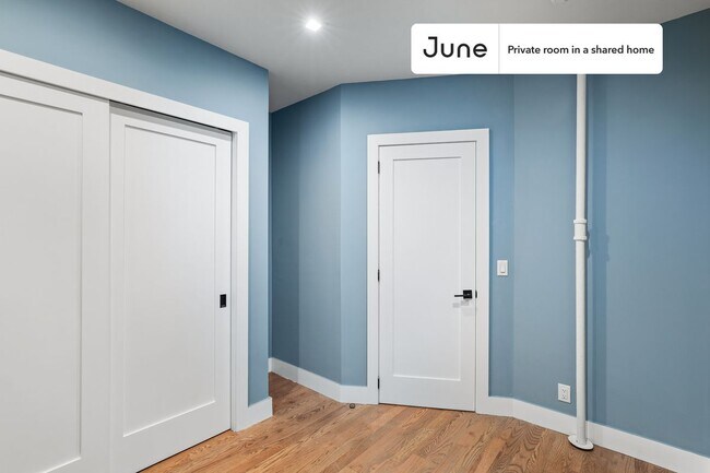 Building Photo - Private bedroom in 4 bed/2 bath Home