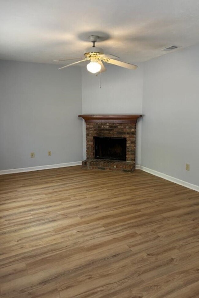Building Photo - 140 Parkbrook Cir