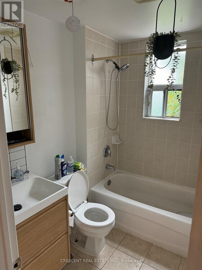 Photo du bâtiment - 1057 Davenport Rd