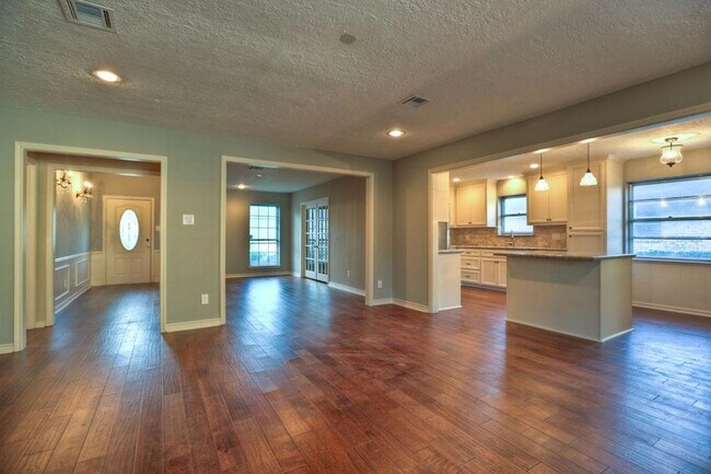 Foto del edificio - 1138 Cottage Oak Ln
