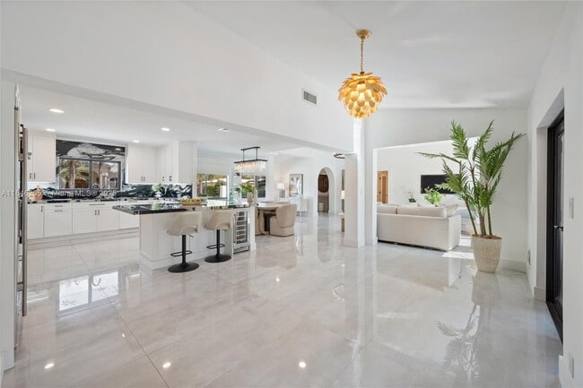 Building Photo - 2600 Yacht Club Blvd
