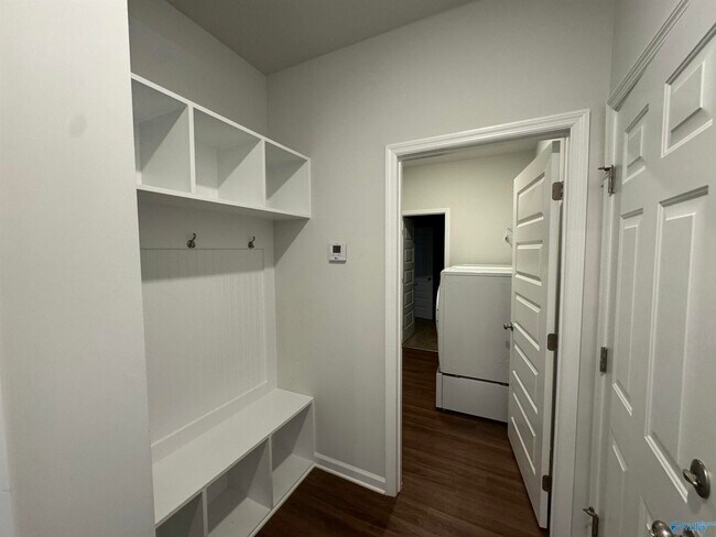 Foto del edificio - 311 Temper St