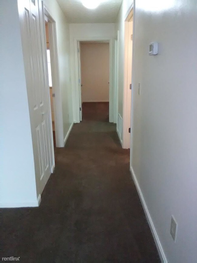 Foto del edificio - 447 Hillcrest Dr