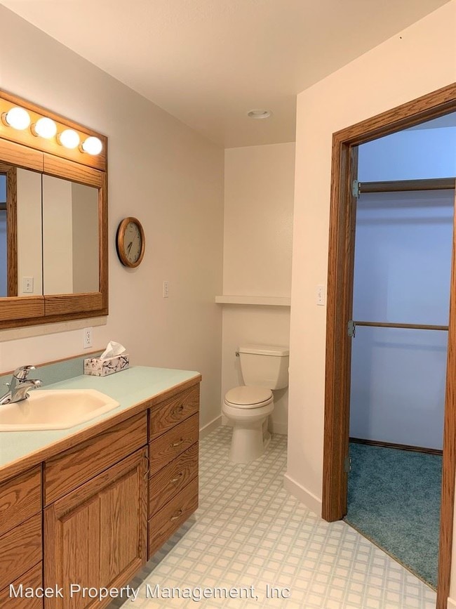 Building Photo - 5 br, 3 bath House - 3113 Fern Dr.