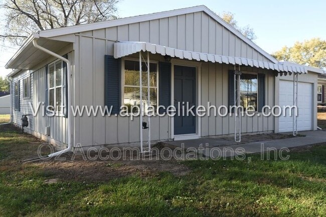 Foto del edificio - 3310 Iroquois Ln