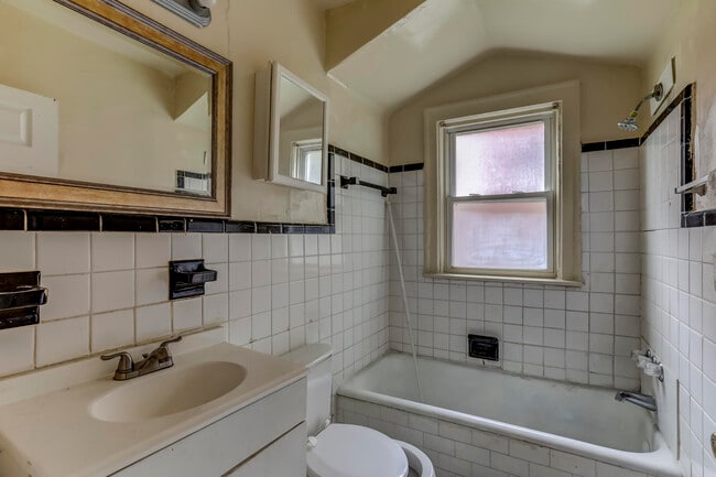 Building Photo - 15018 Hubbell St
